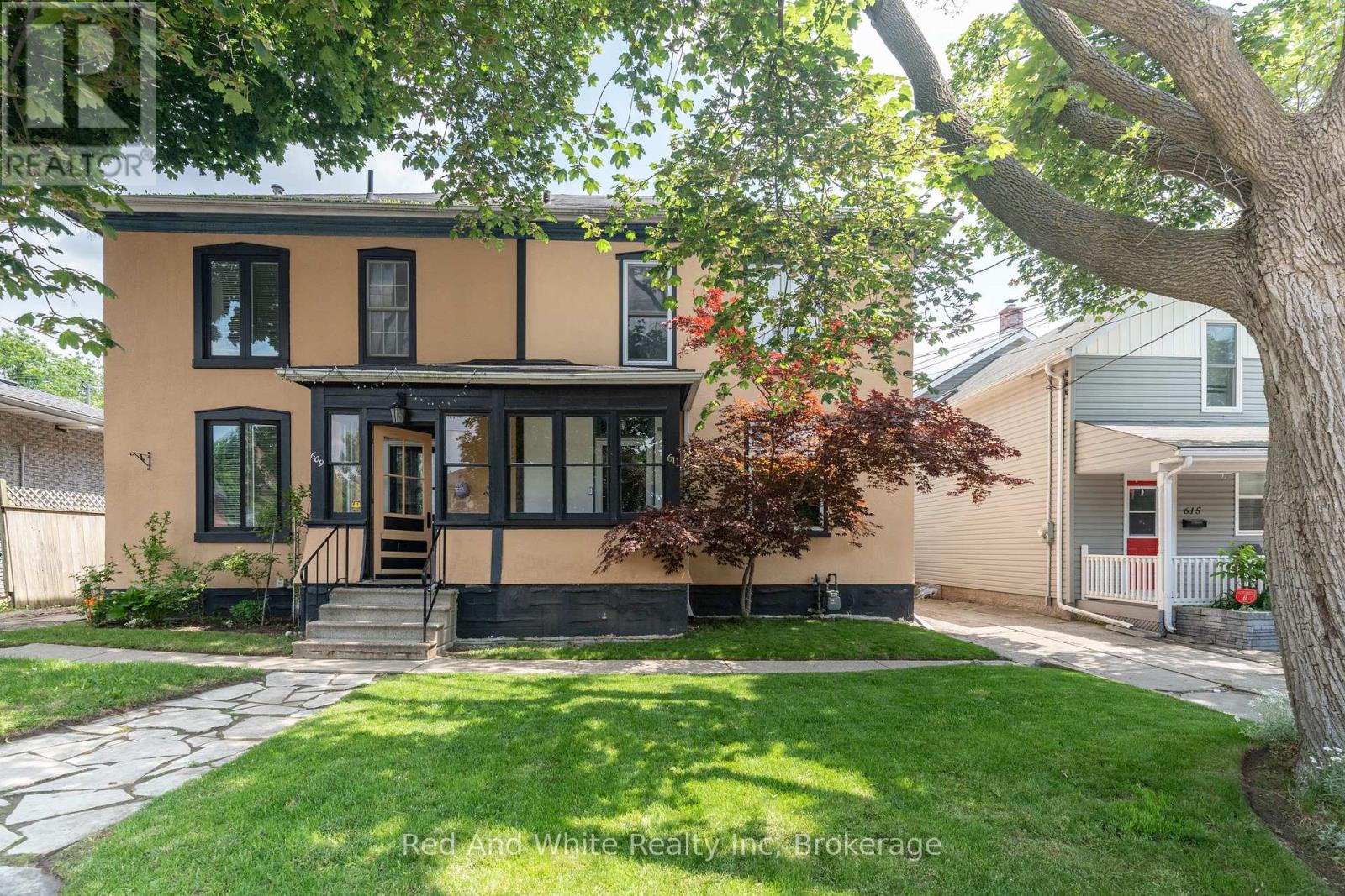 611 Laurel Street Property Photo 1