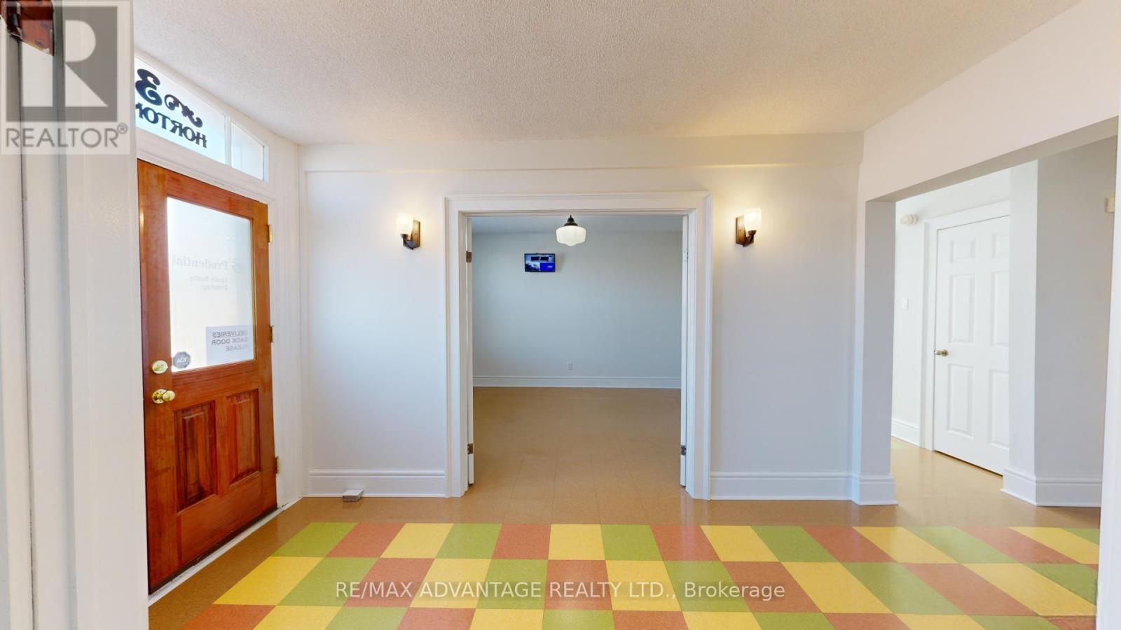 301 Horton Street E Property Photo 7