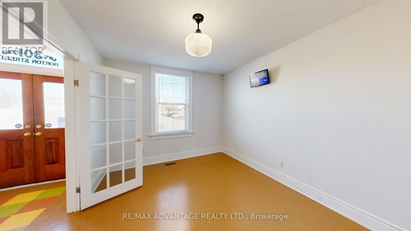 301 Horton Street E Property Photo 8