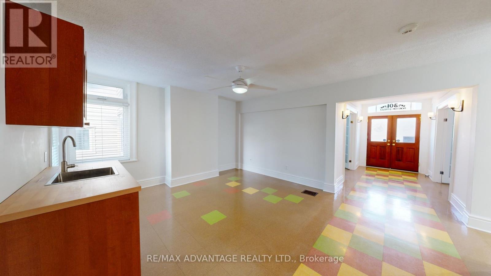 301 Horton Street E Property Photo 11