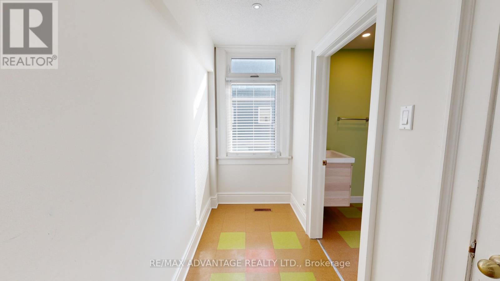 301 Horton Street E Property Photo 14