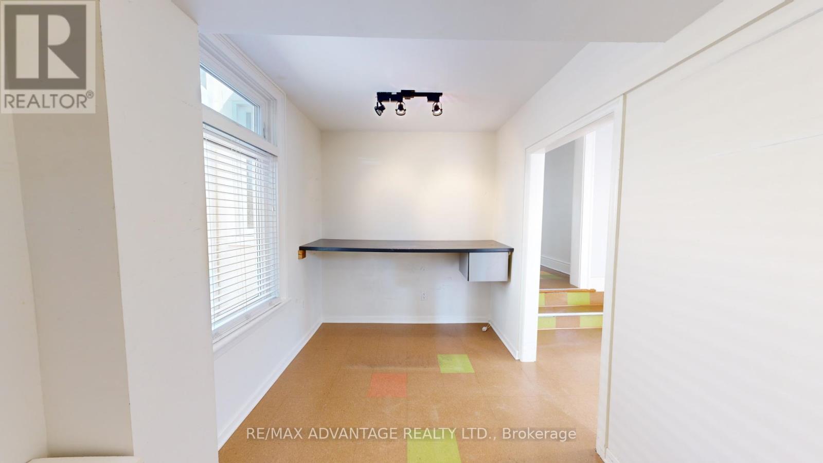 301 Horton Street E Property Photo 16