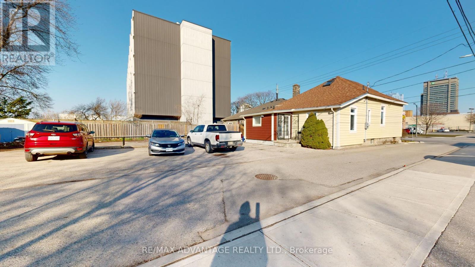 301 Horton Street E Property Photo 21