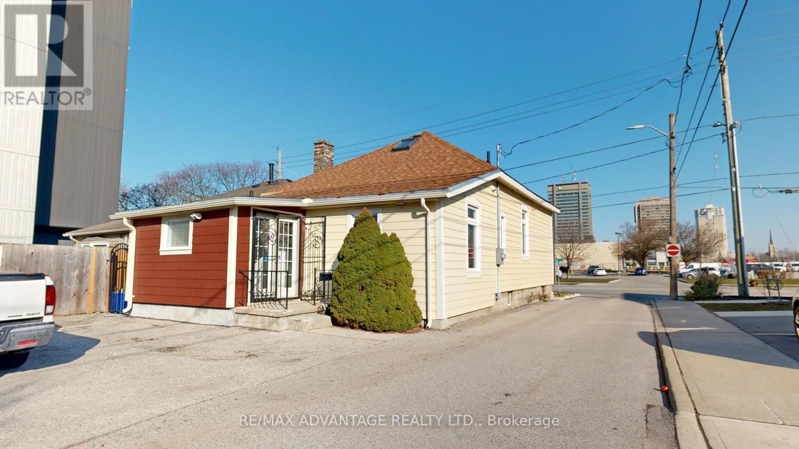 301 Horton Street E Property Photo 22