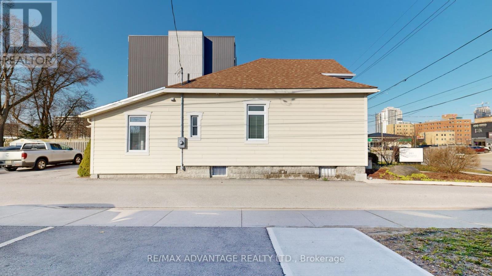 301 Horton Street E Property Photo 23