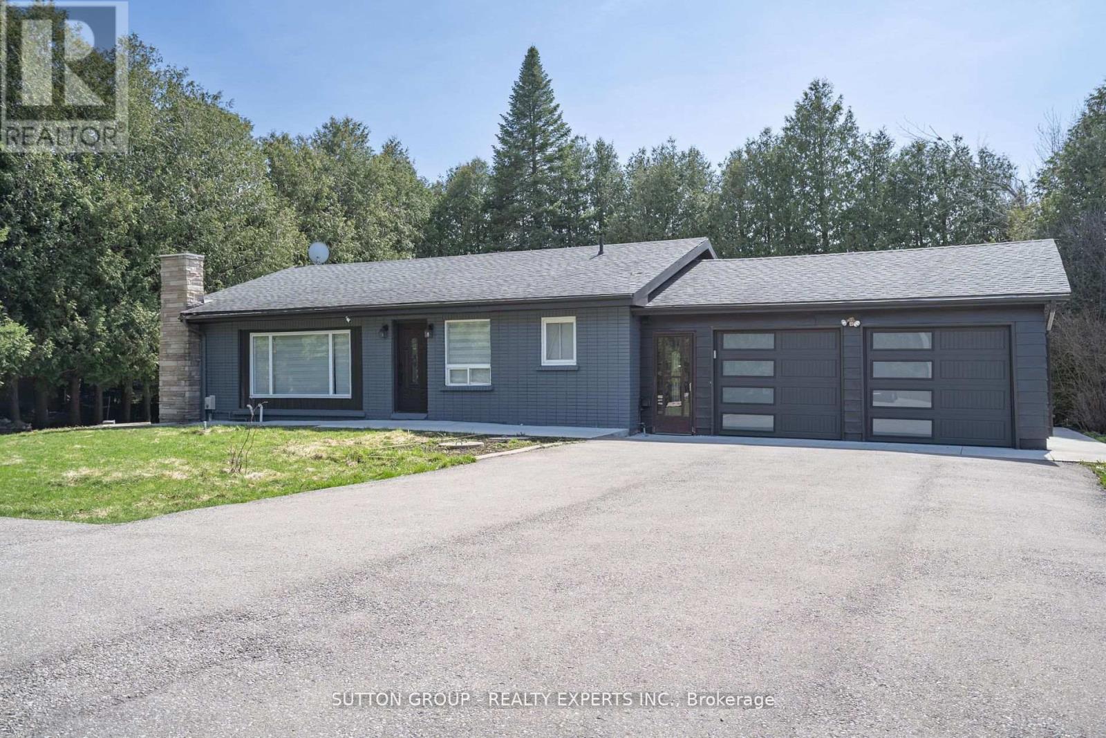 4934 TRAFALGAR ROAD N Property Photo 1