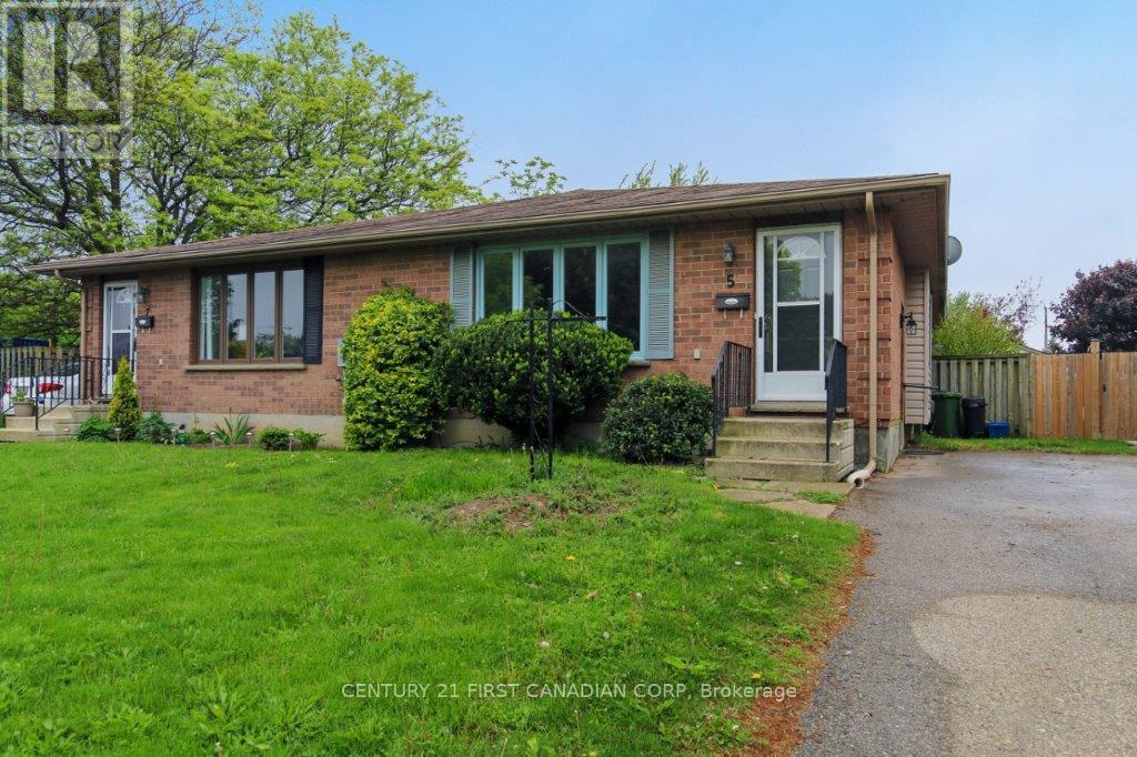 5 Golding Place Property Photo 1