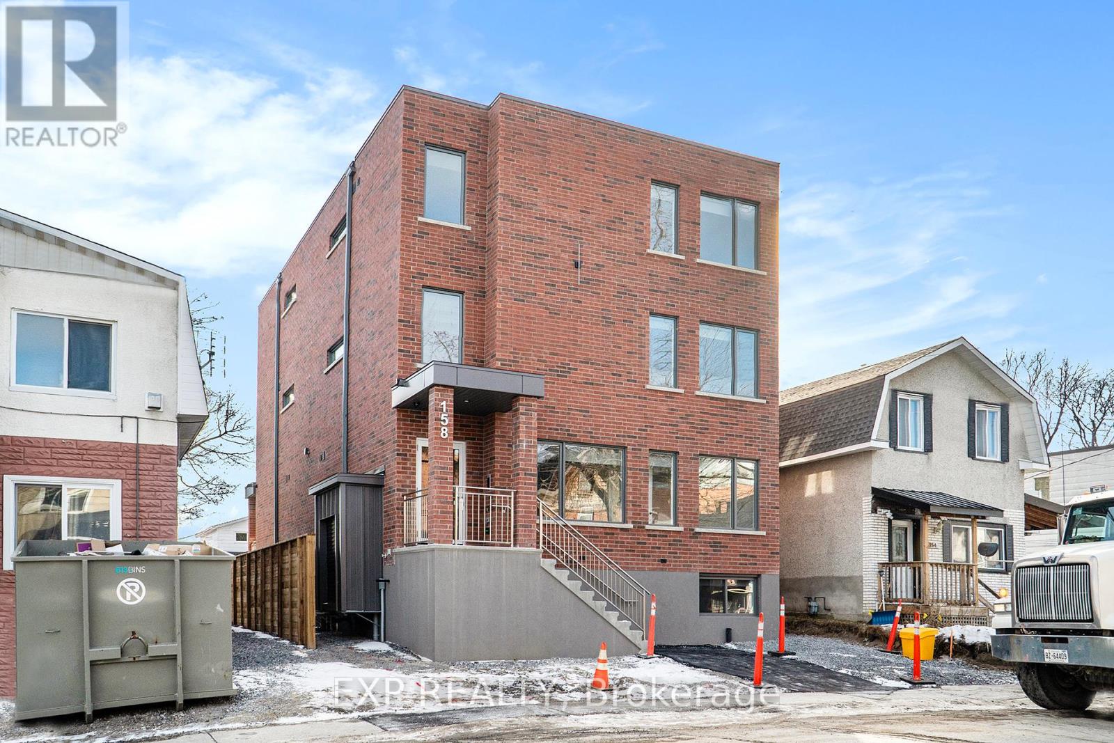 UNIT # 4 - 158 LAVAL STREET N Property Photo 1