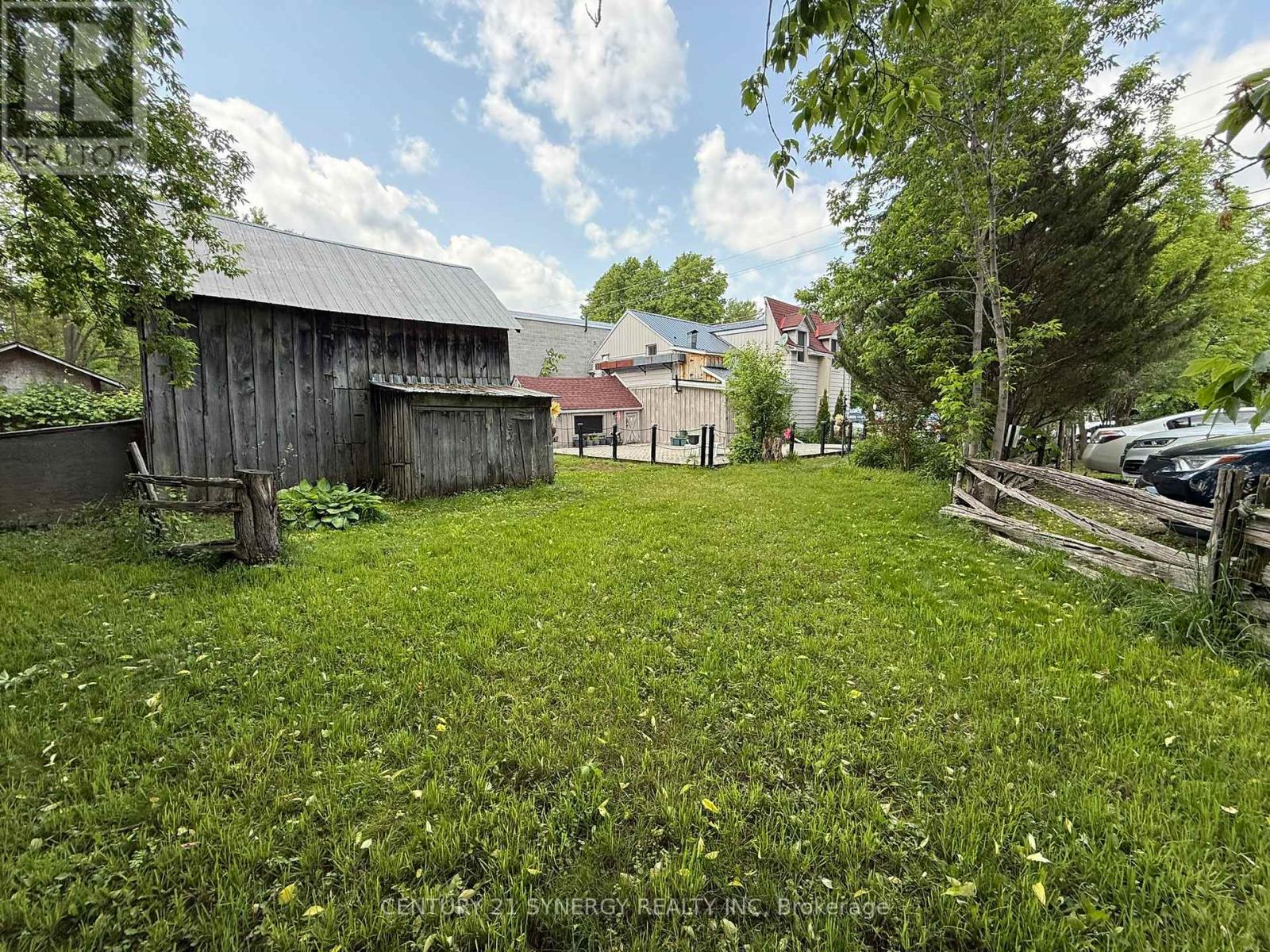 106 Main Street W Property Photo 23