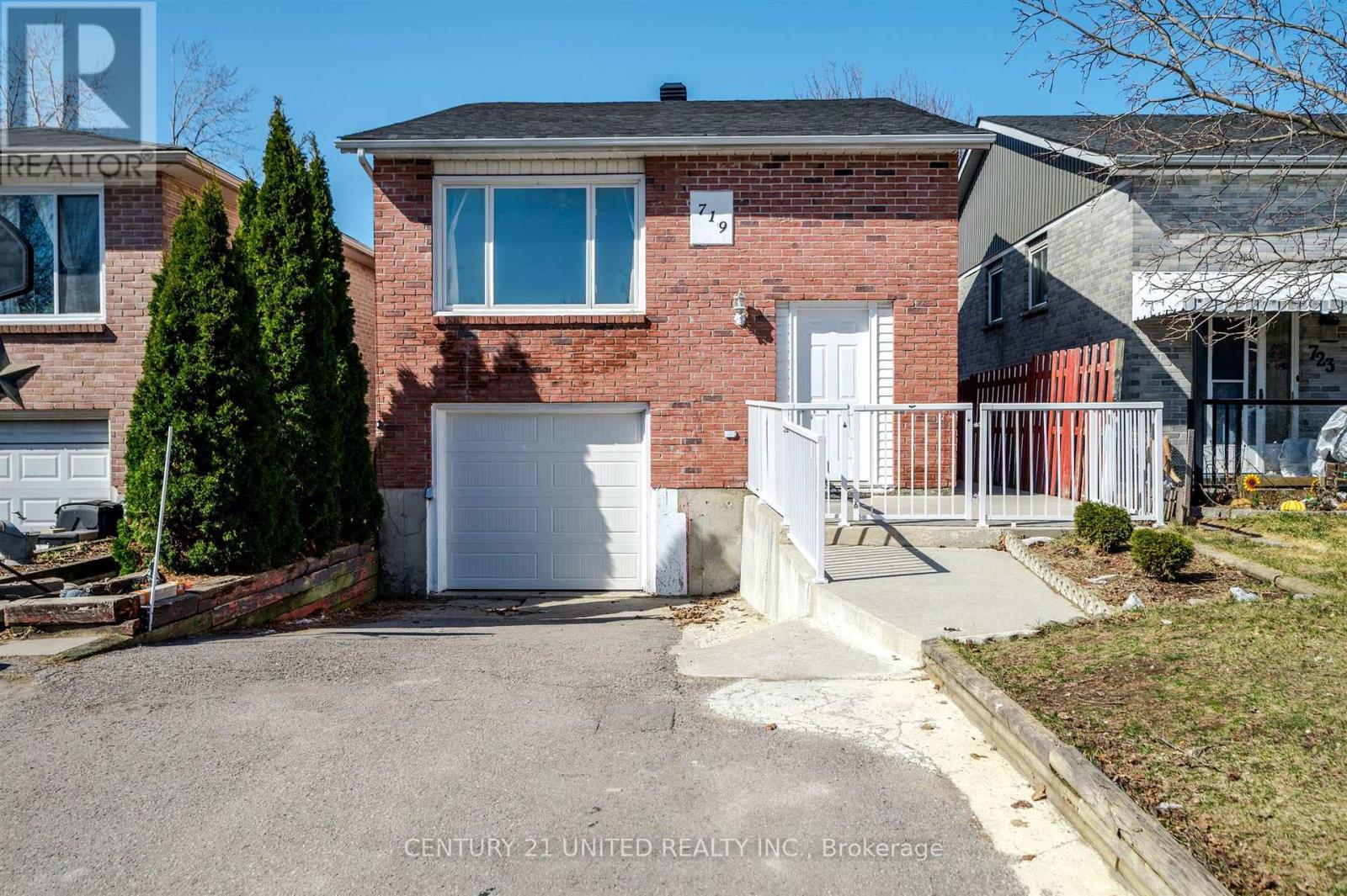 719 MOUNTAIN ASH ROAD Property Photo 1