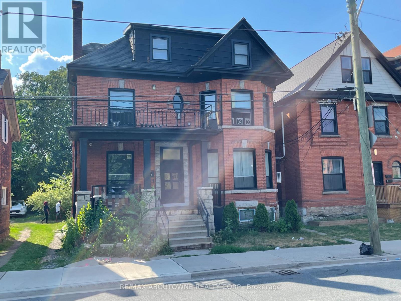 66 WELLINGTON STREET S Property Photo 1
