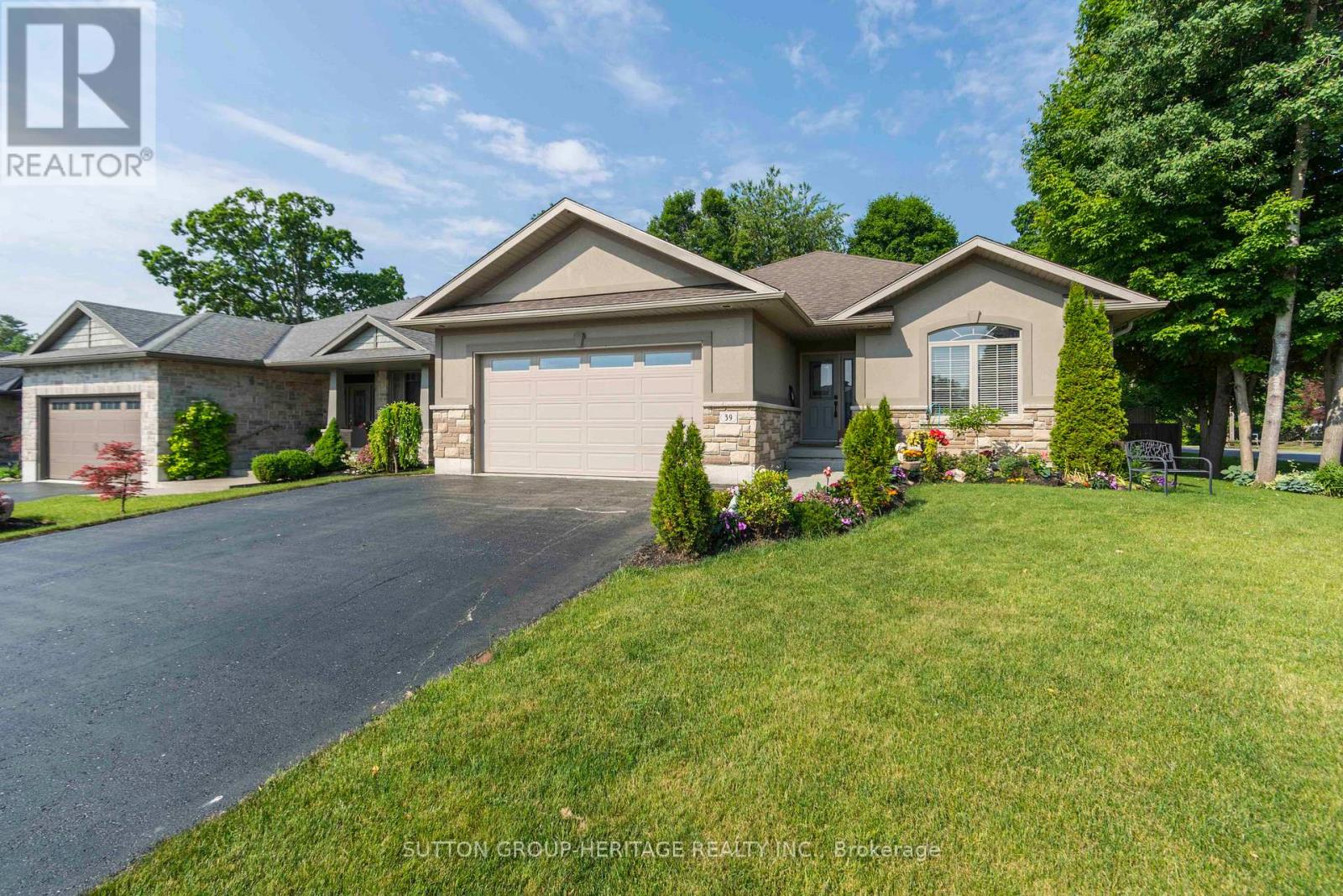 39 LAKEWOOD CRESCENT Property Photo 1