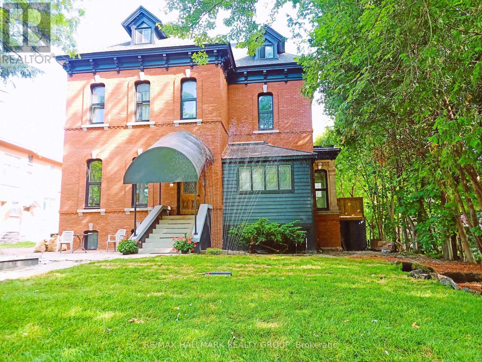 460 WILBROD STREET Property Photo 1