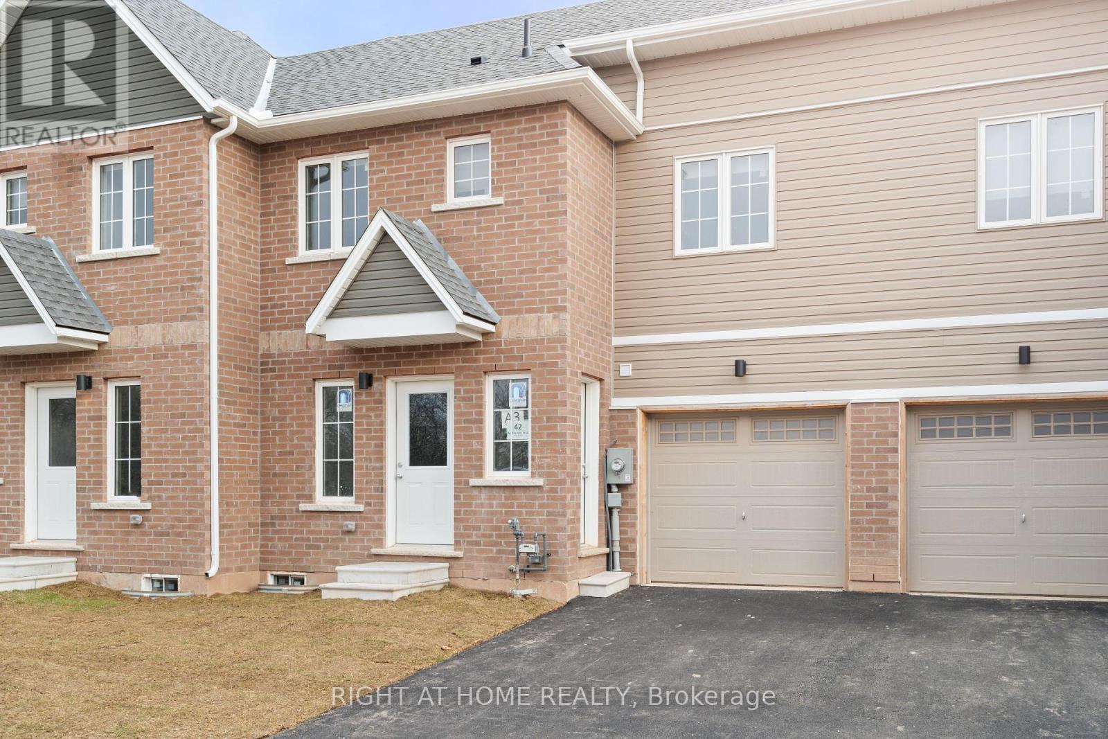 42 Waterleaf Tr E Property Photo 1