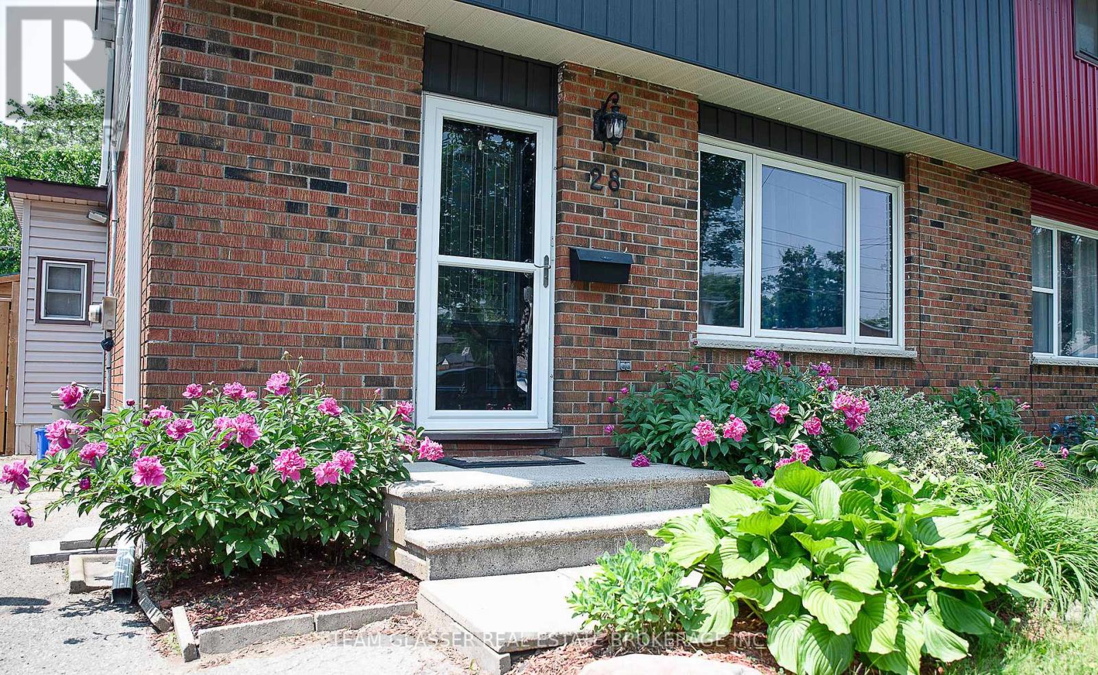 28 Parkview Heights Property Photo 1