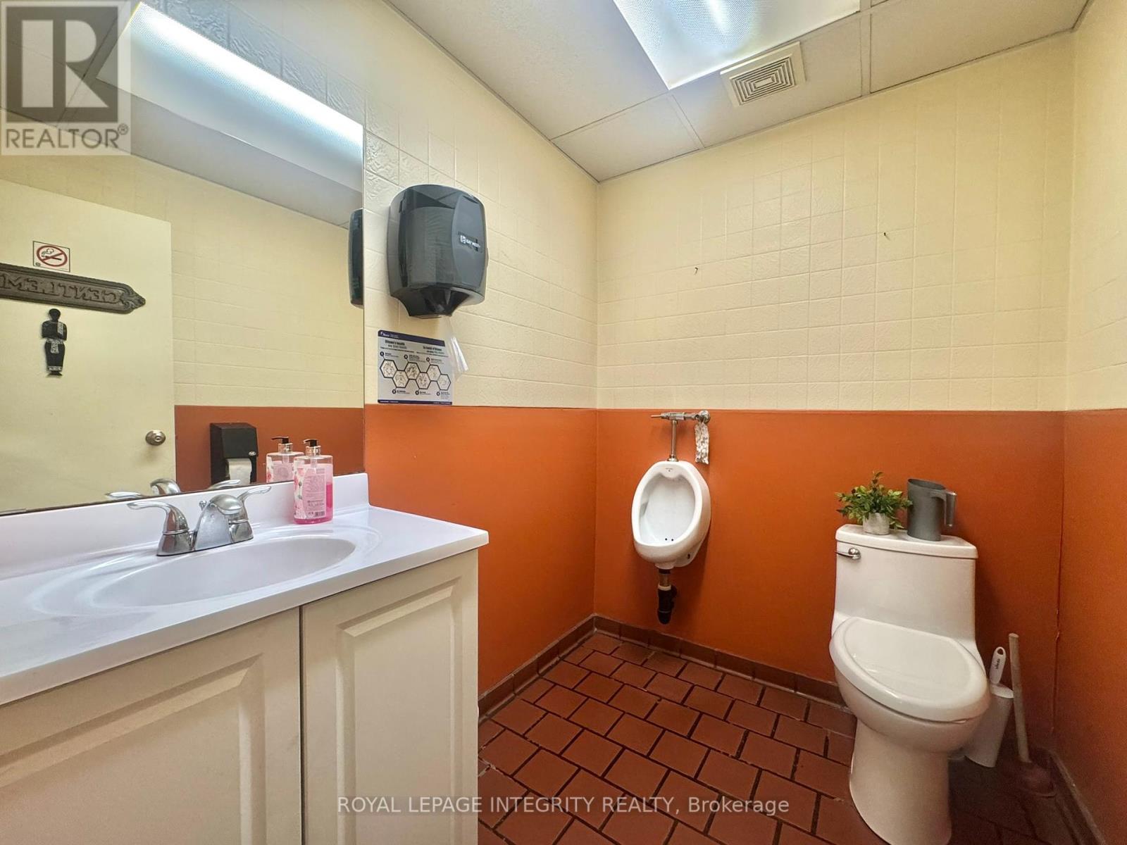 7 - 2280 Carling Avenue Property Photo 12