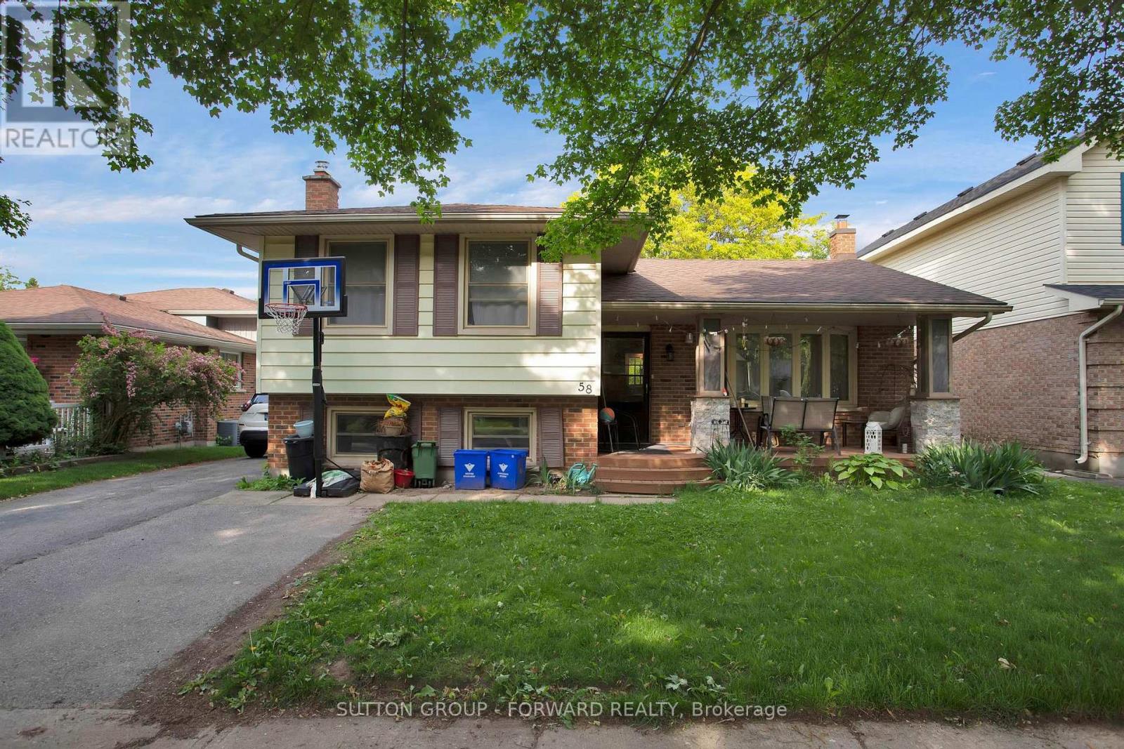 58 WINDING WAY CRESCENT Property Photo 1