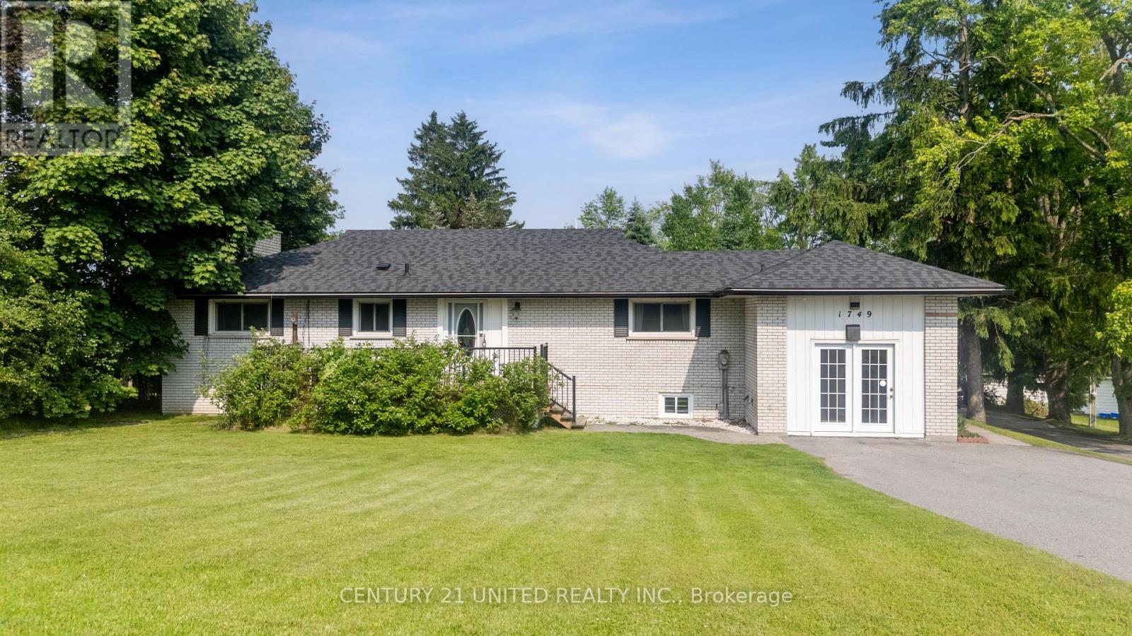 1749 Youngs Point Road Property Photo 1