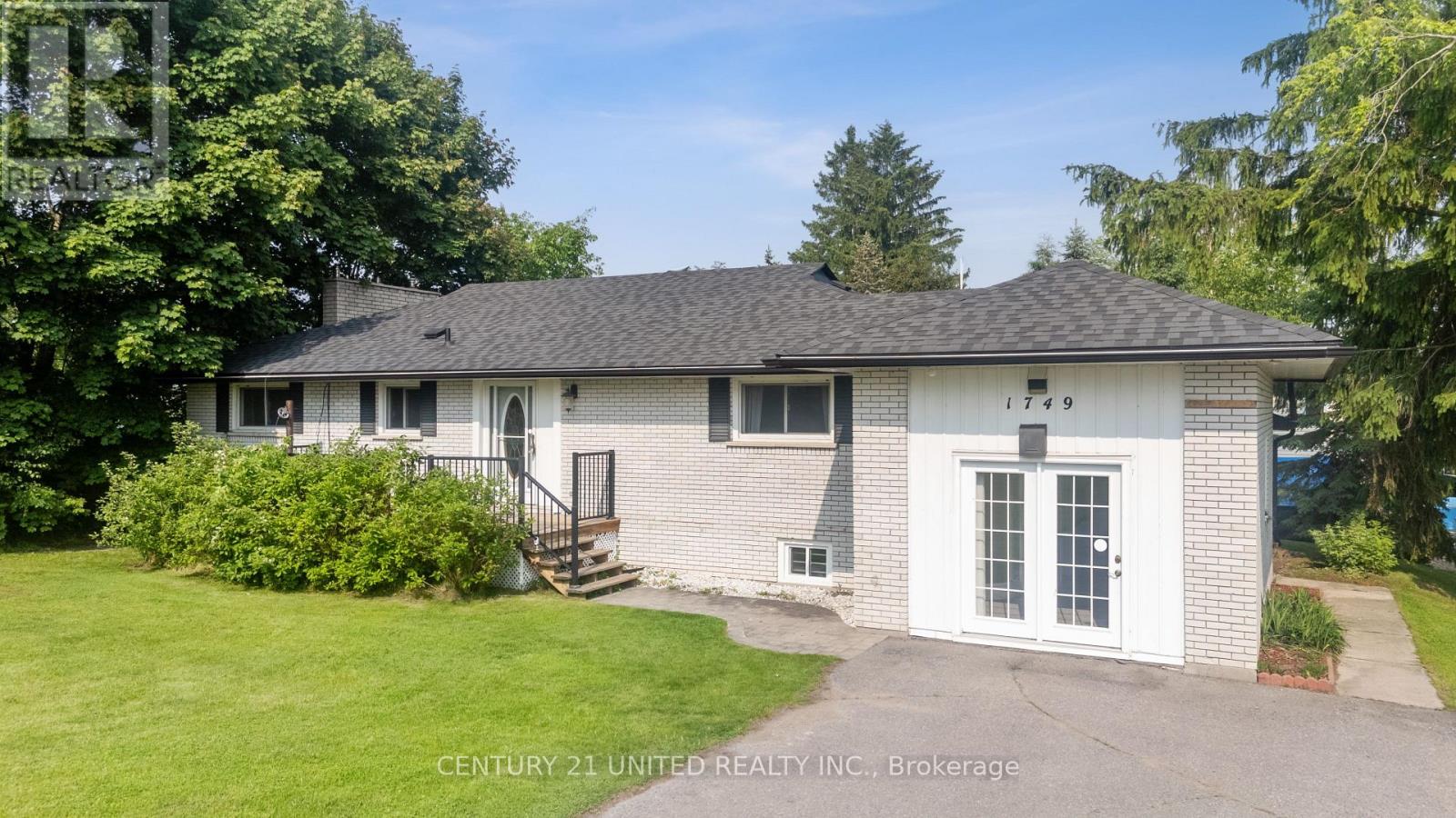 1749 Youngs Point Road Property Photo 2