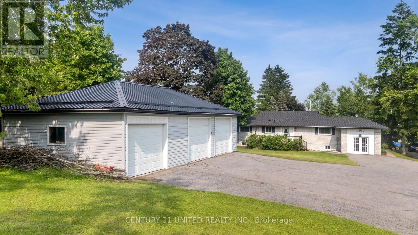 1749 Youngs Point Road Property Photo 4