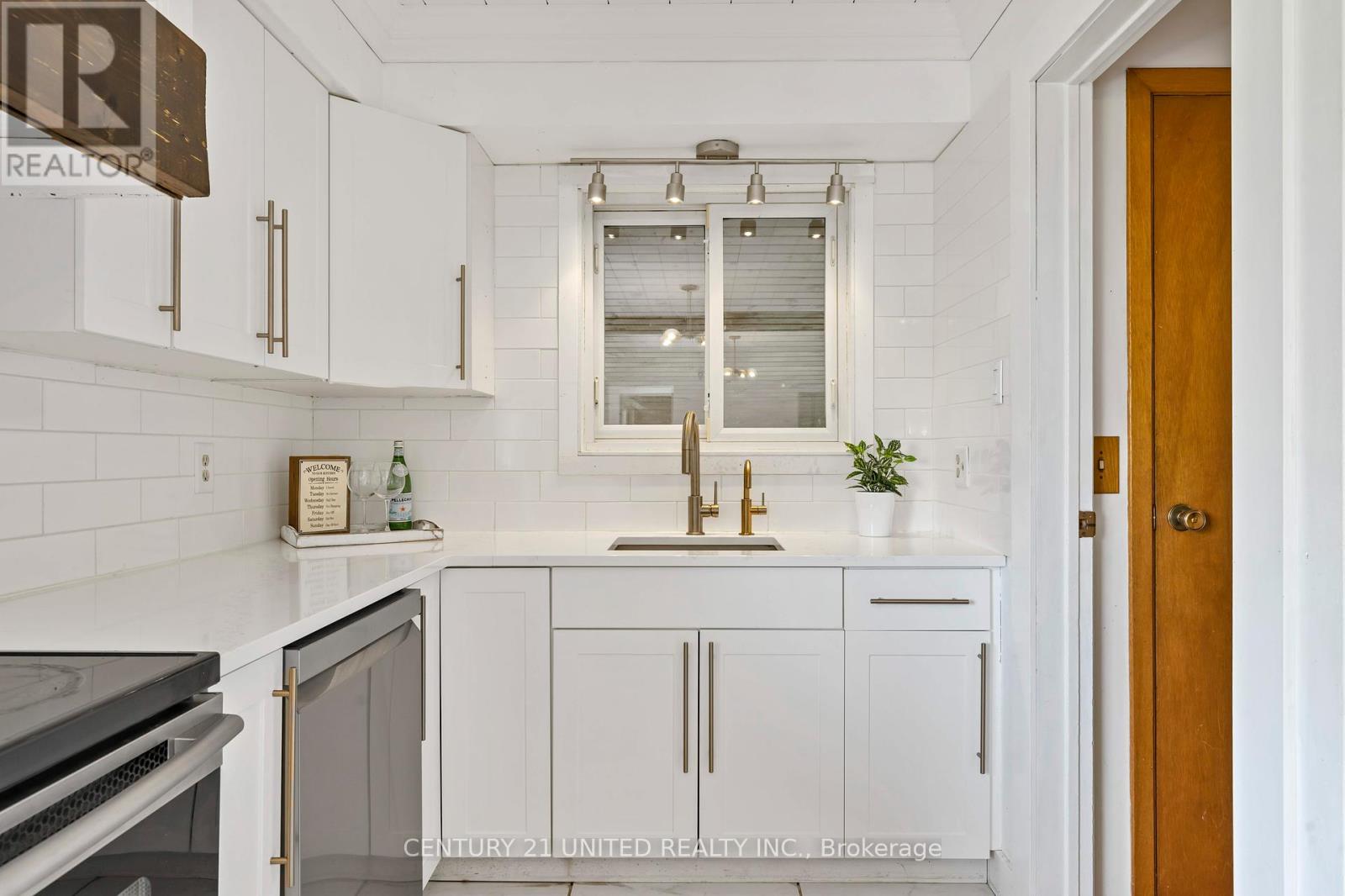 1749 Youngs Point Road Property Photo 20