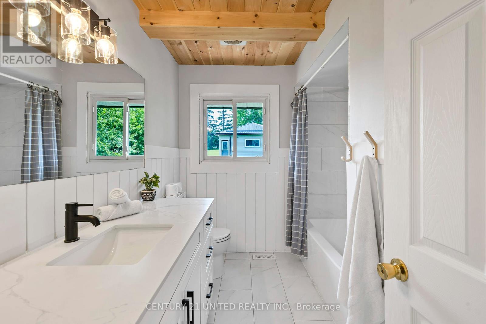 1749 Youngs Point Road Property Photo 25