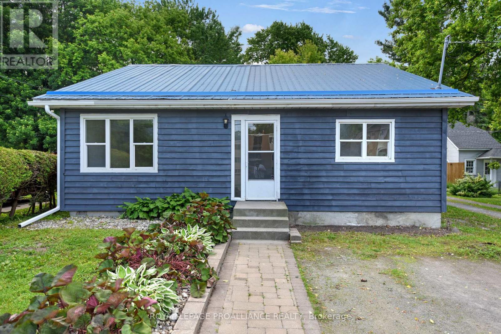 11 Broadway Avenue Property Photo 1