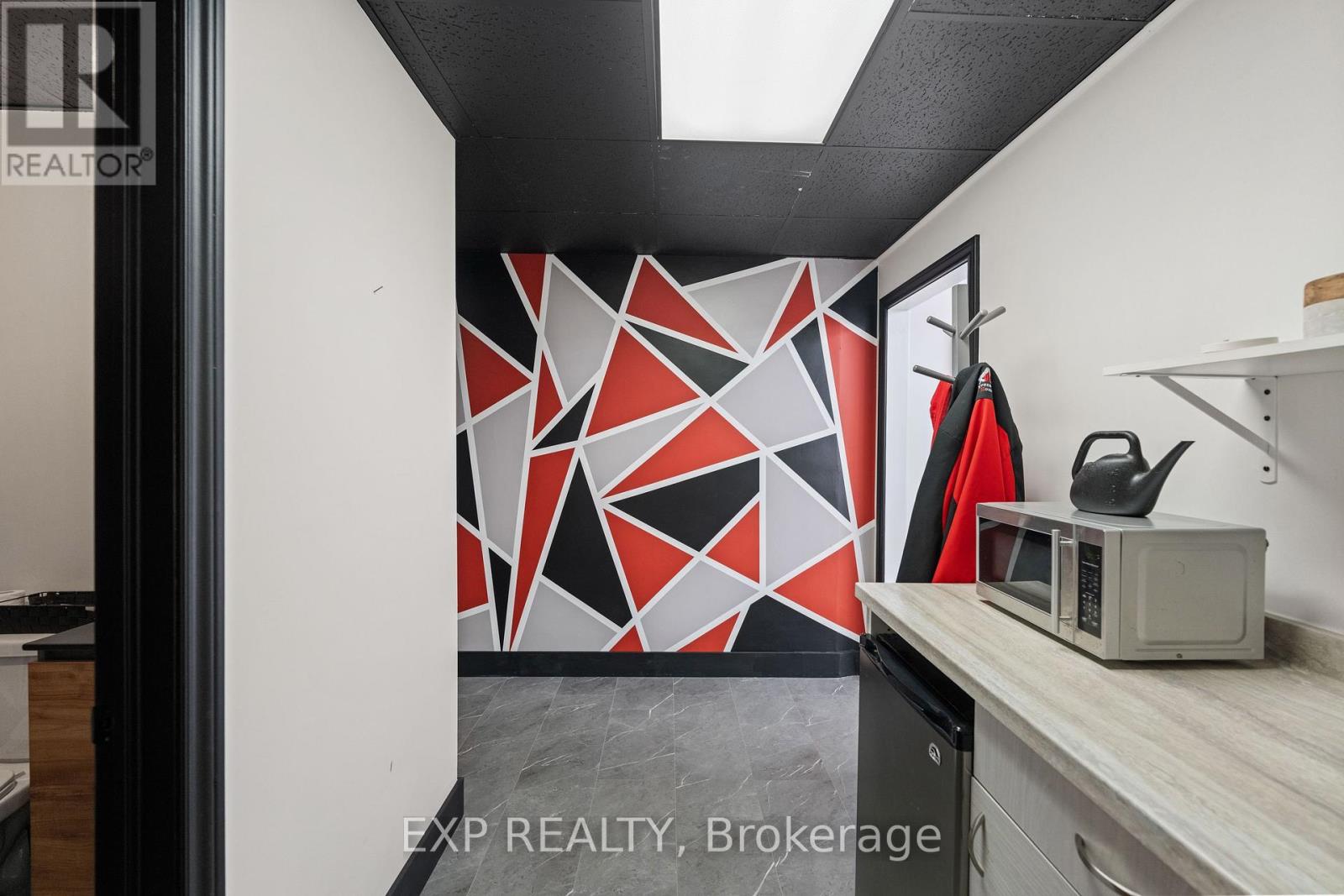 4691 Ontario Avenue Property Photo 6
