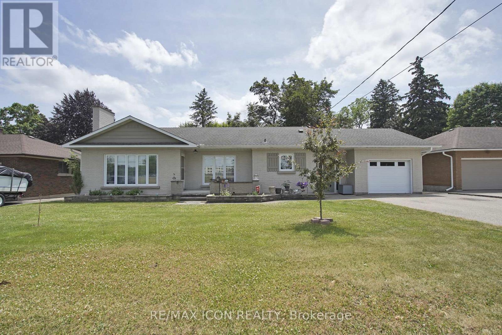 103 BROCK STREET E Property Photo 1