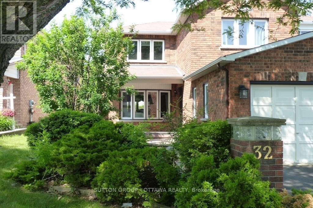 32 Cellini Court W Property Photo 2