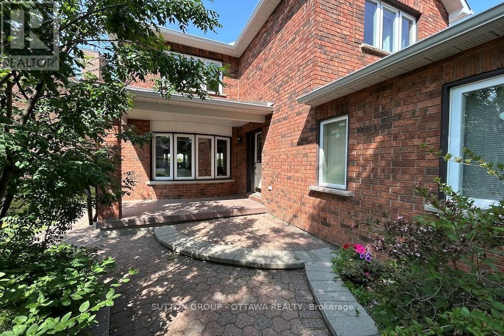 32 Cellini Court W Property Photo 3