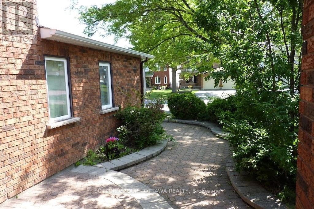 32 Cellini Court W Property Photo 4