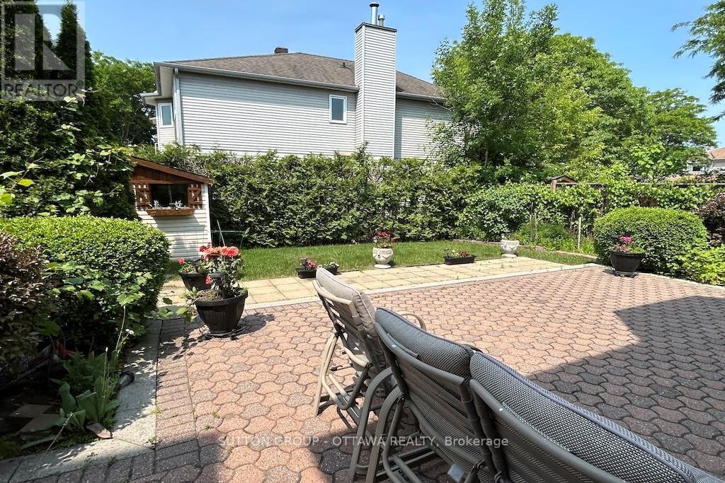 32 Cellini Court W Property Photo 47