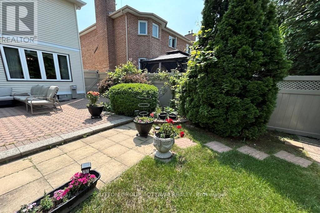 32 Cellini Court W Property Photo 48