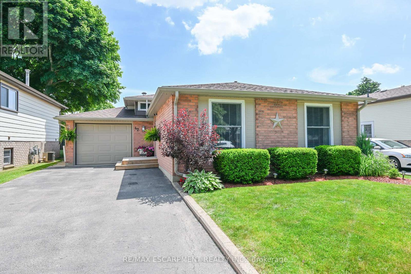 42 Knightswood Crescent Property Photo 1