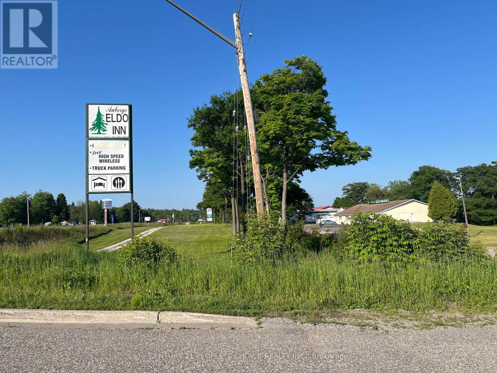 3 White Drive Property Photo 4