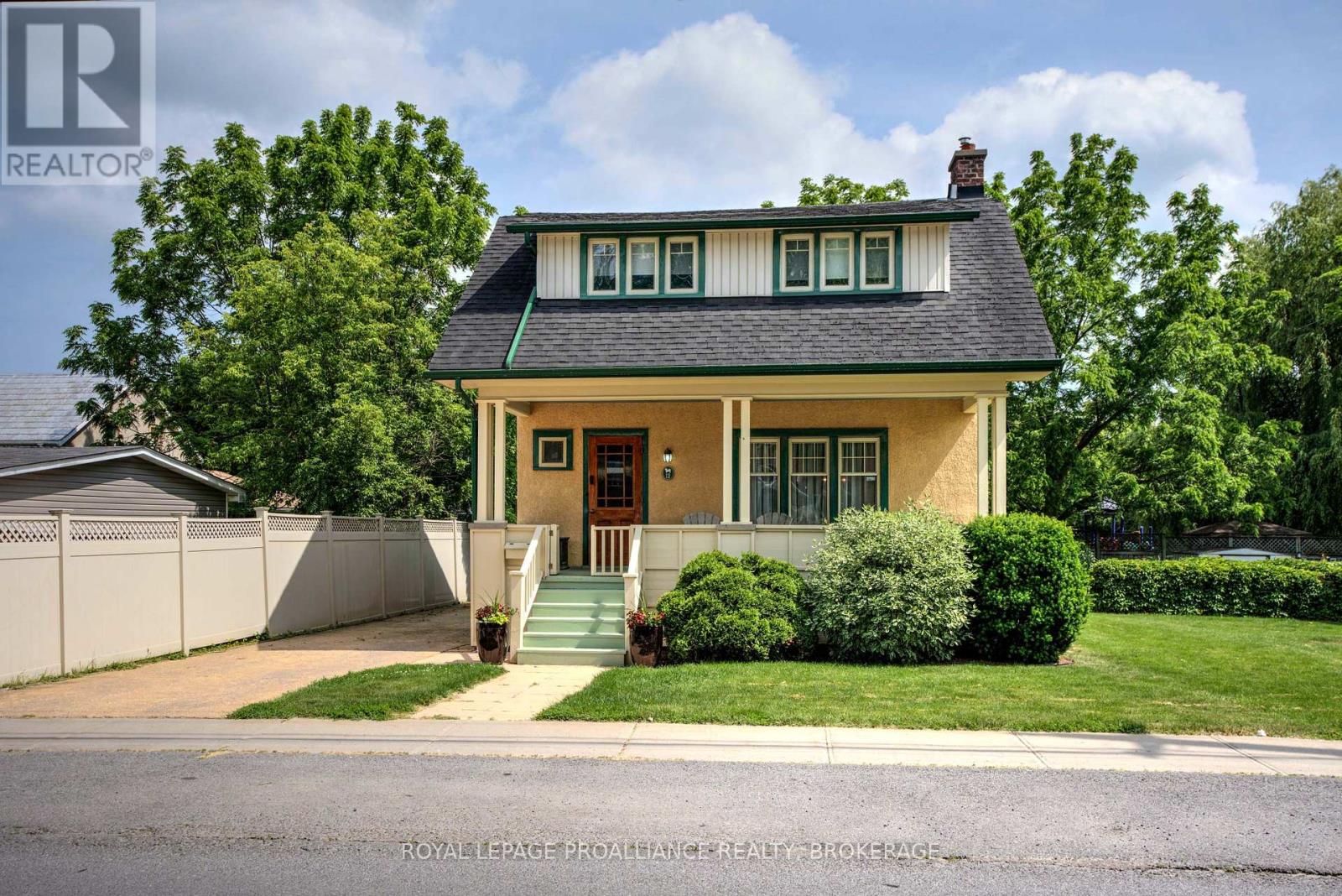 12 THOMAS STREET Property Photo 1