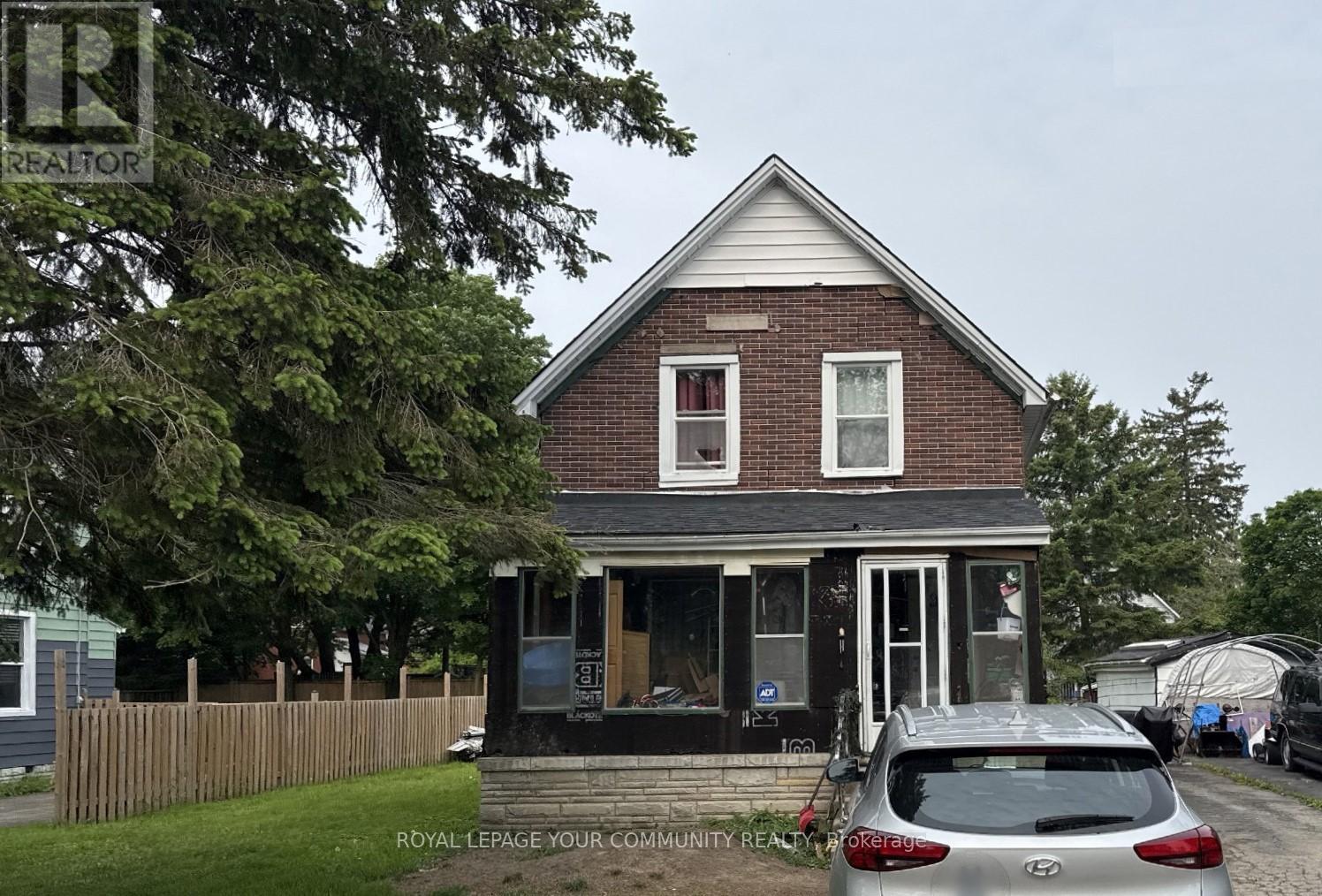 8 LAURIER STREET Property Photo 1