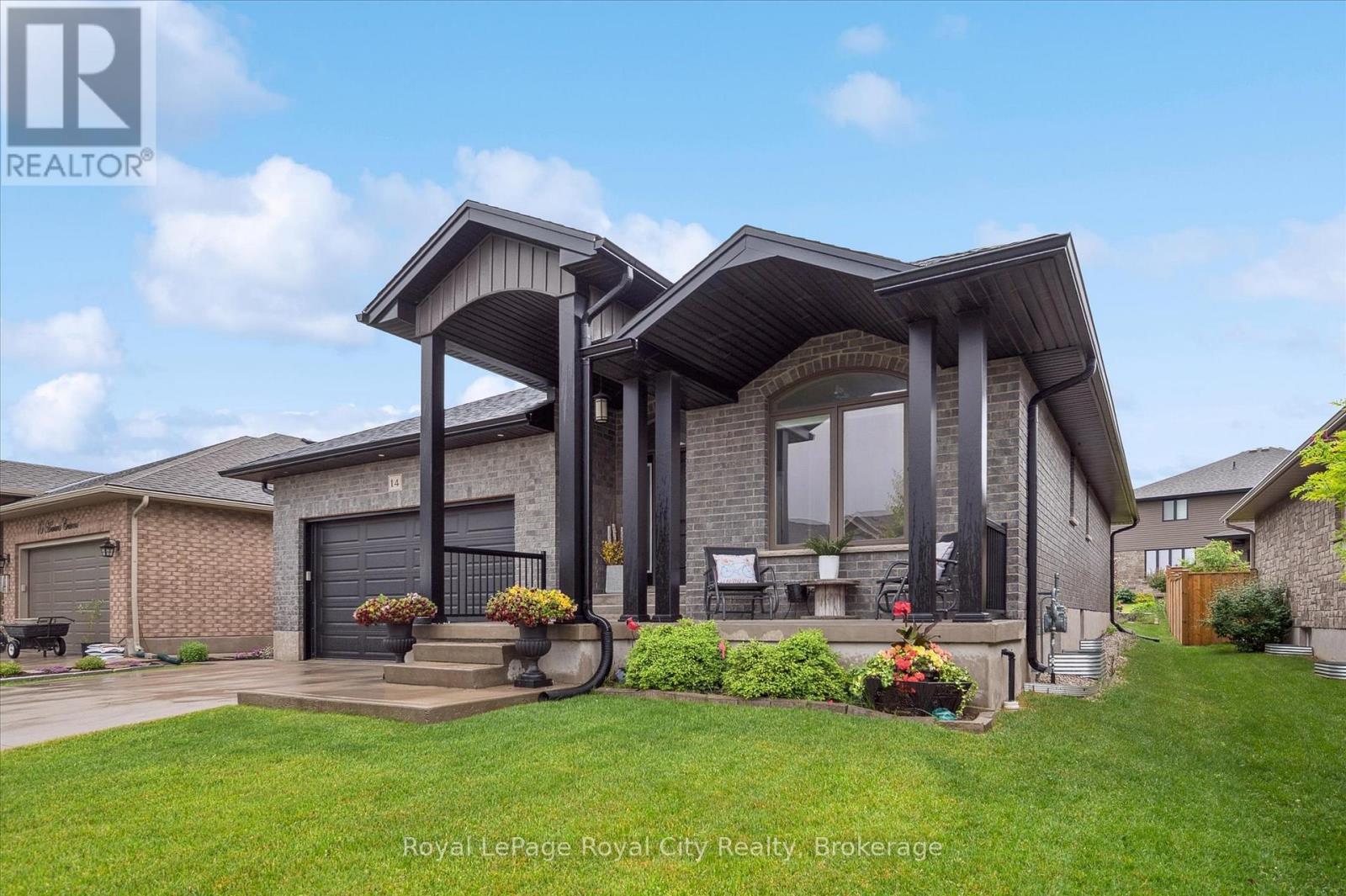 14 Howard Crescent Property Photo 1