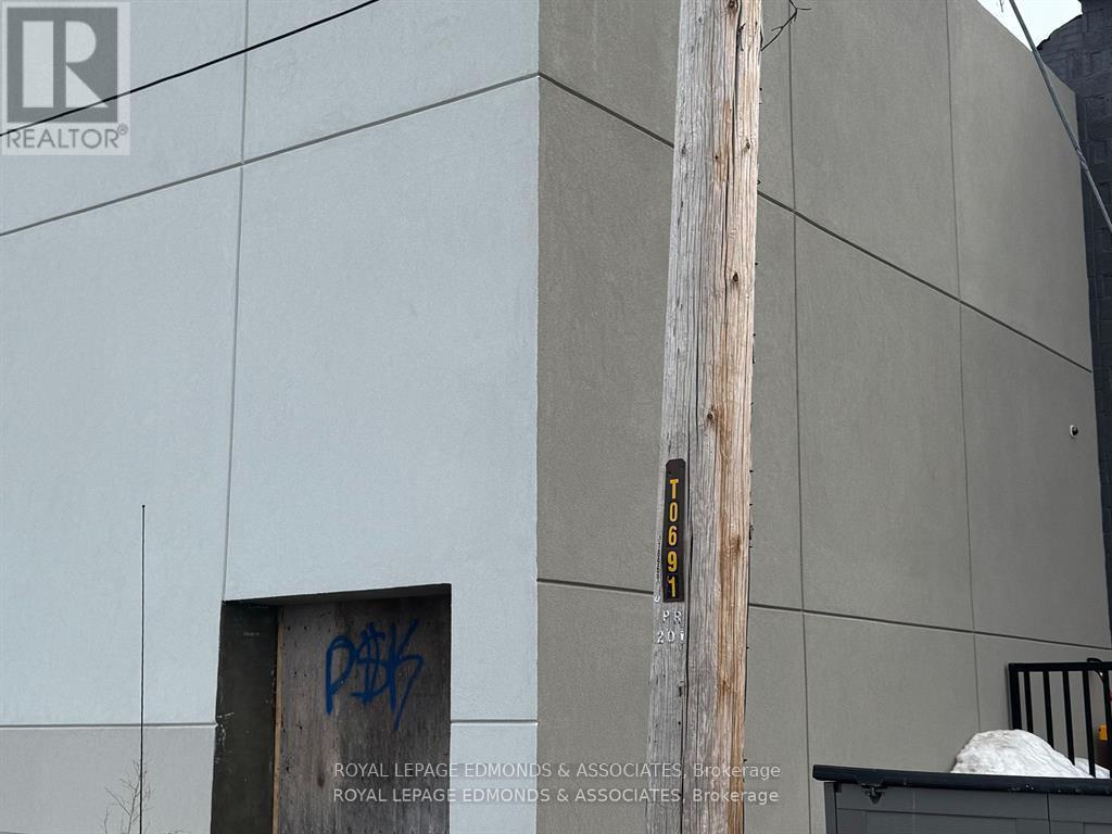 193 Pembroke Street W Property Photo 9