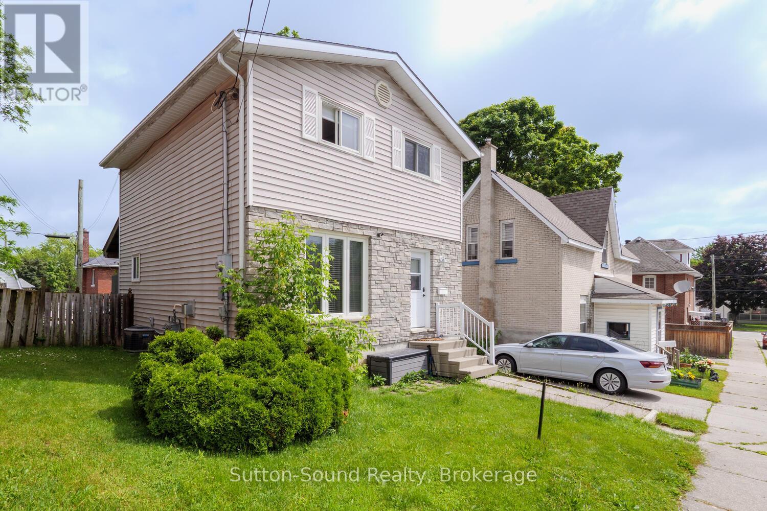 428 11TH A STREET W Property Photo 1