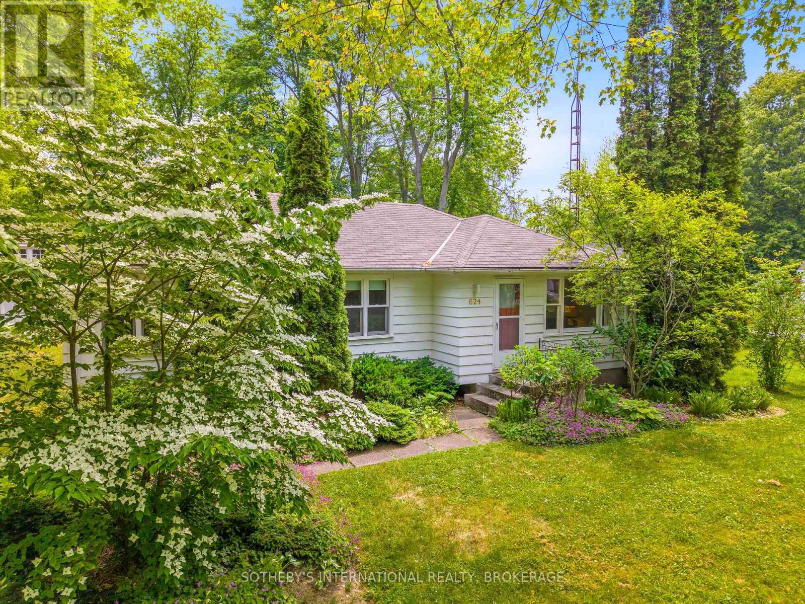 624 Rye Street Property Photo 3