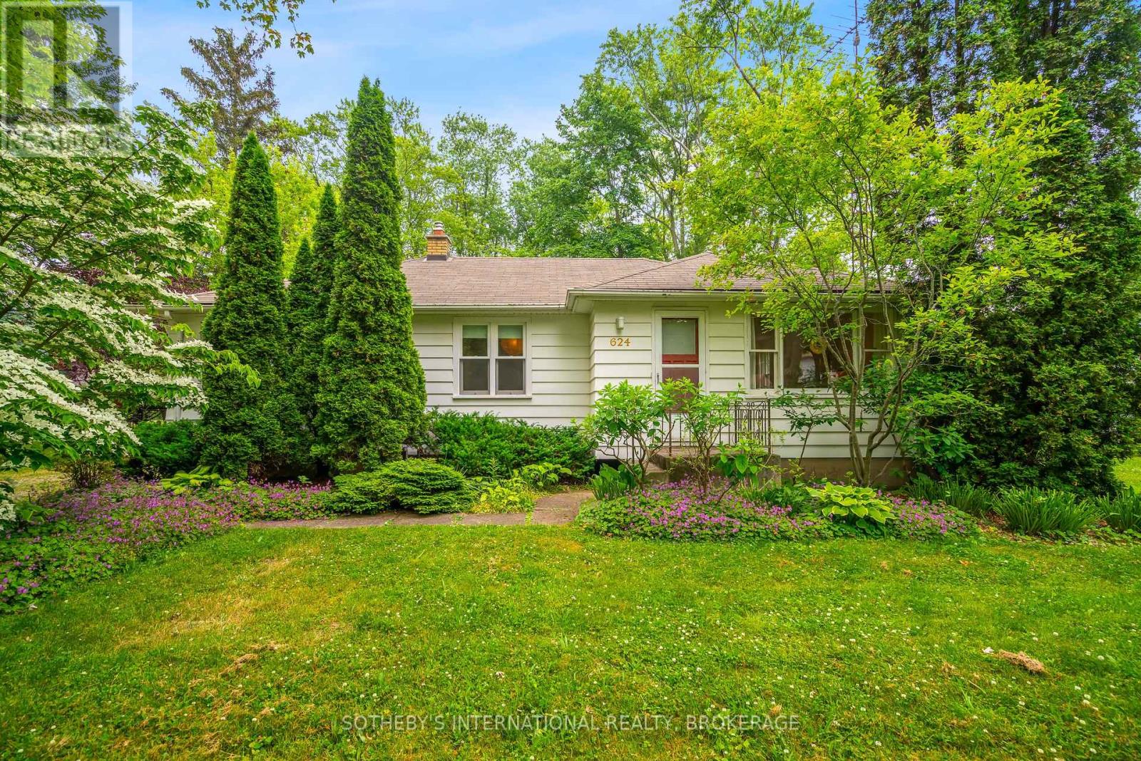 624 Rye Street Property Photo 4