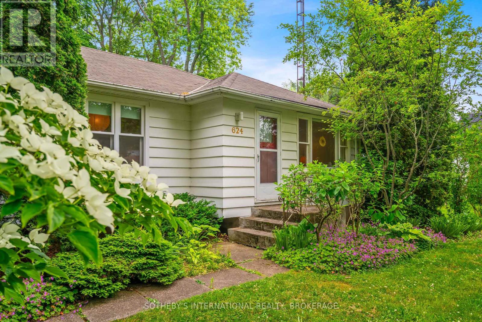 624 Rye Street Property Photo 5