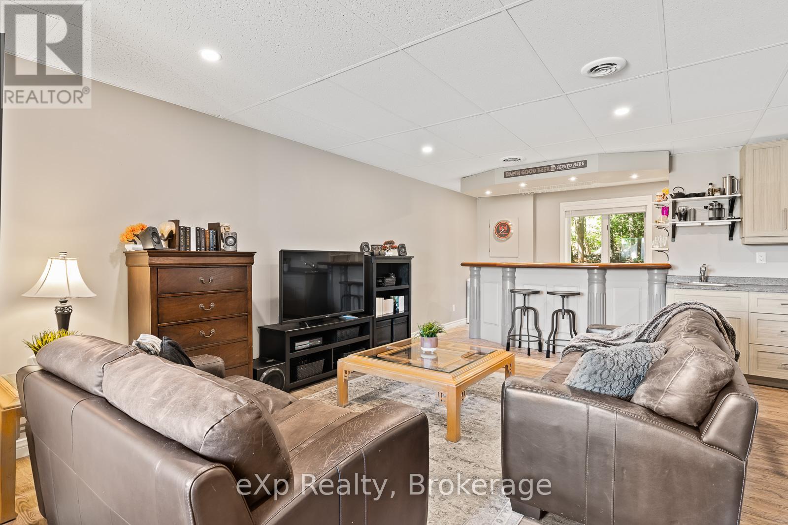 900 Berford Street Property Photo 33