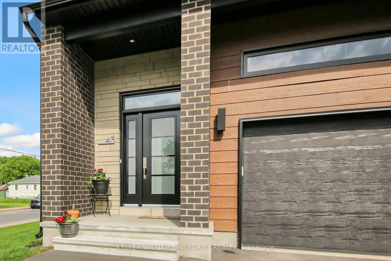 43 CAMBRIDGE STREET Property Photo 1
