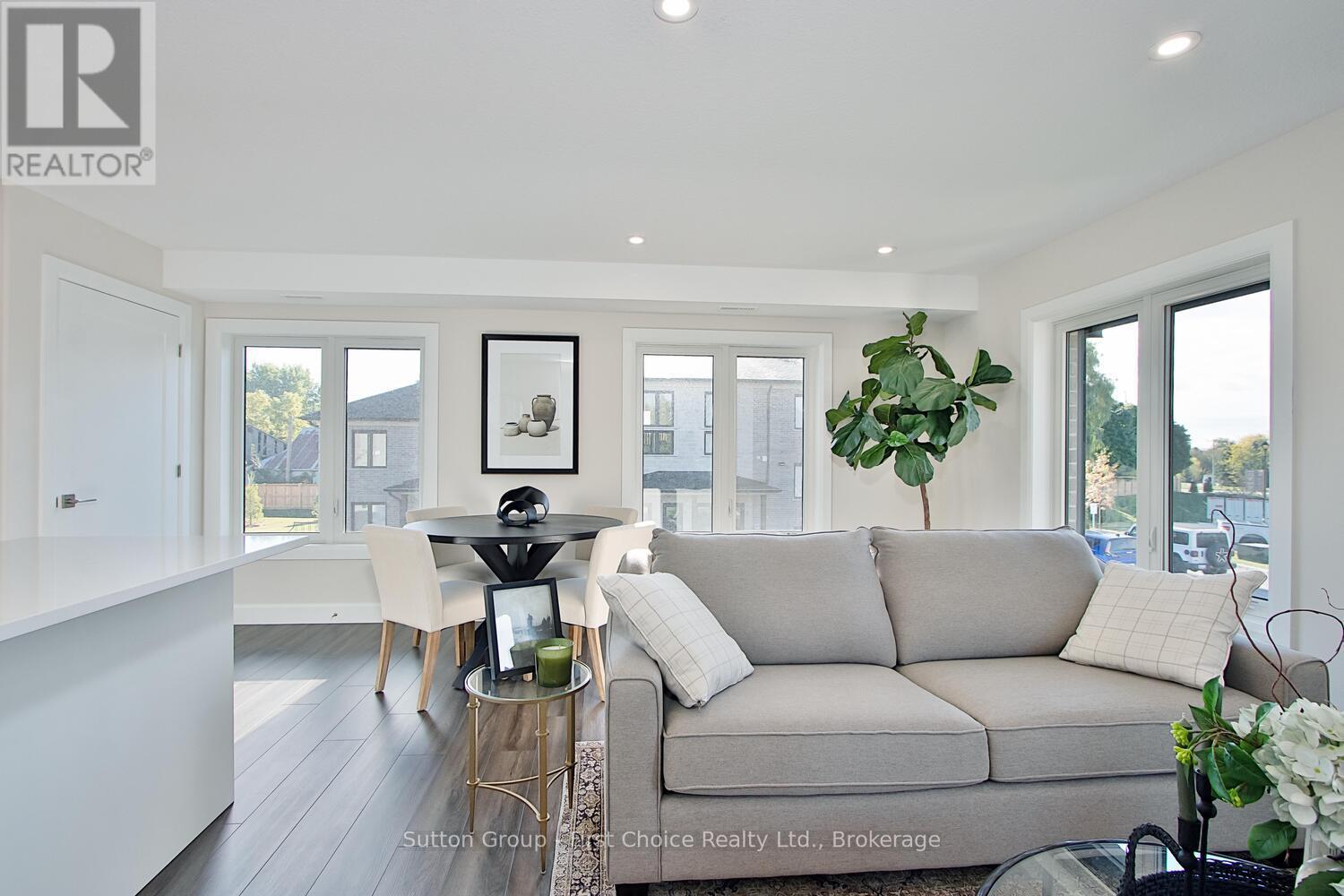 Unit 37 - 3202 Vivian Line Property Photo 3