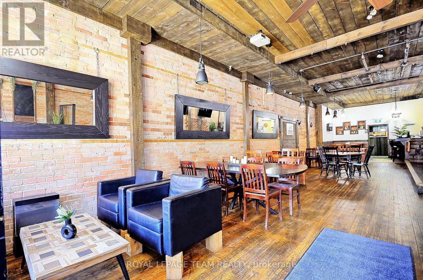 26 Elgin Street W Property Photo 4