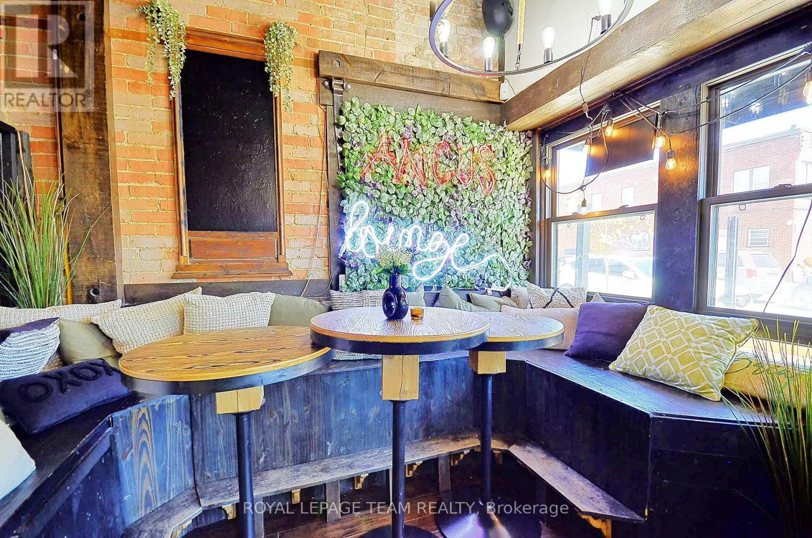 26 Elgin Street W Property Photo 6