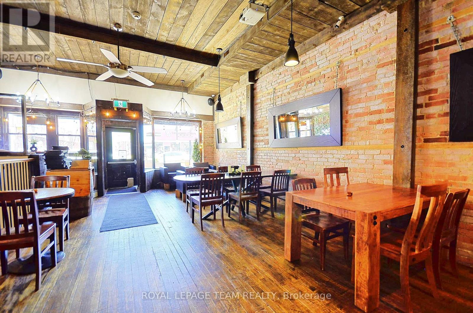 26 Elgin Street W Property Photo 8